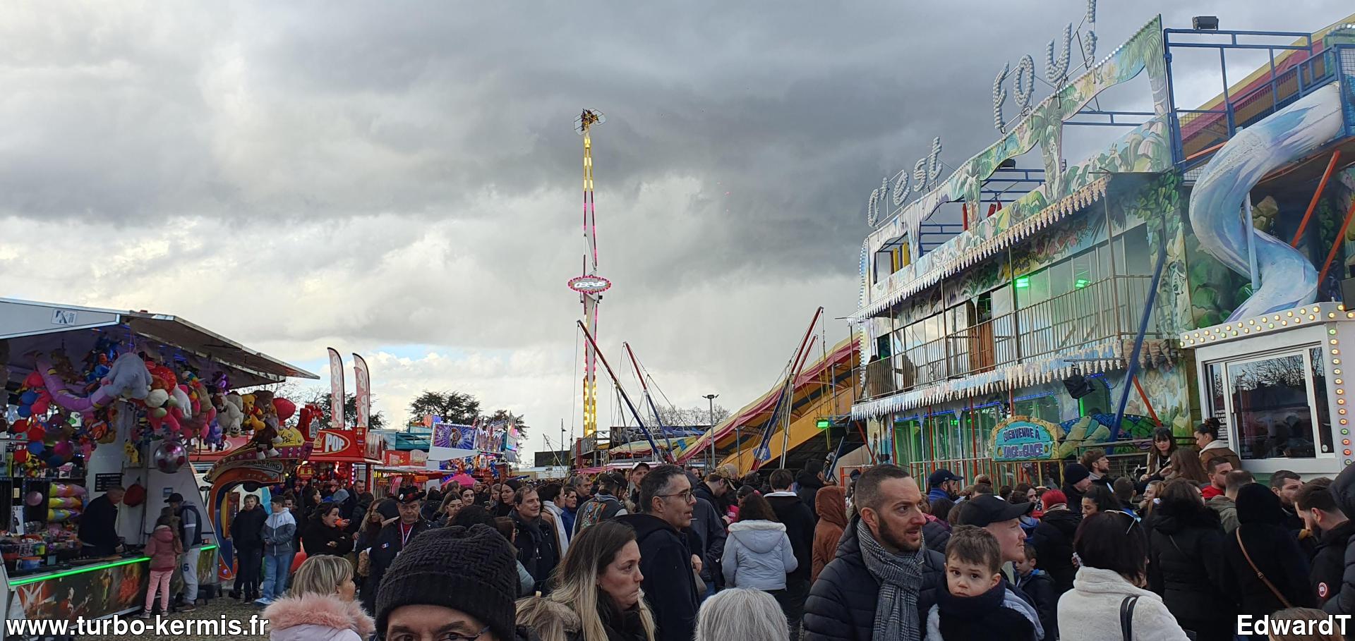 Fête foraine du Carnaval de Saint-Pierre-de-Chandieu 2024, avec le "C'Est Fou !" et le "Speed"