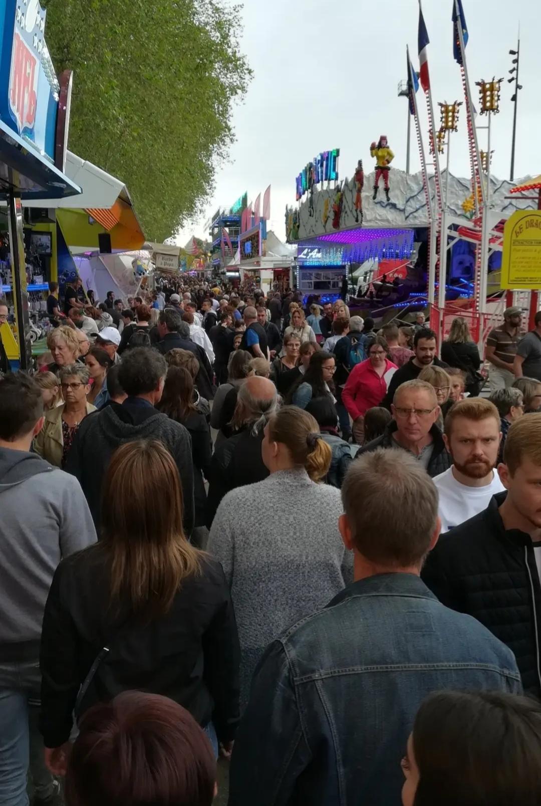 Plus grande fête foraine de Pentecôte de France à Decize dans la Nièvre (Édition 2025)